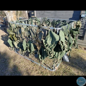 Armeijan varusteita satoja kappaleita